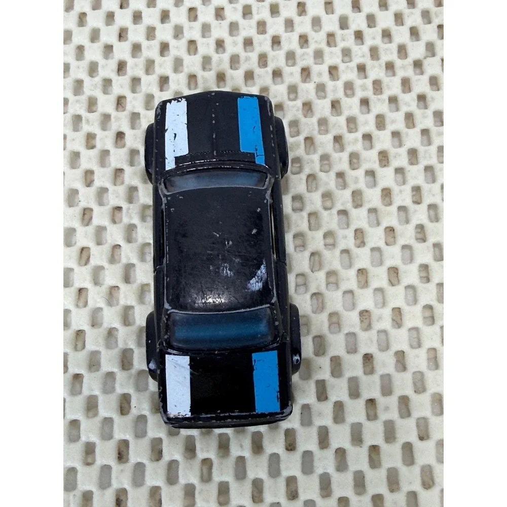 Hot Wheels BMW 2002 Black Blue White Racing Stripes‎ 1:64 Diecast Car 2011 J14